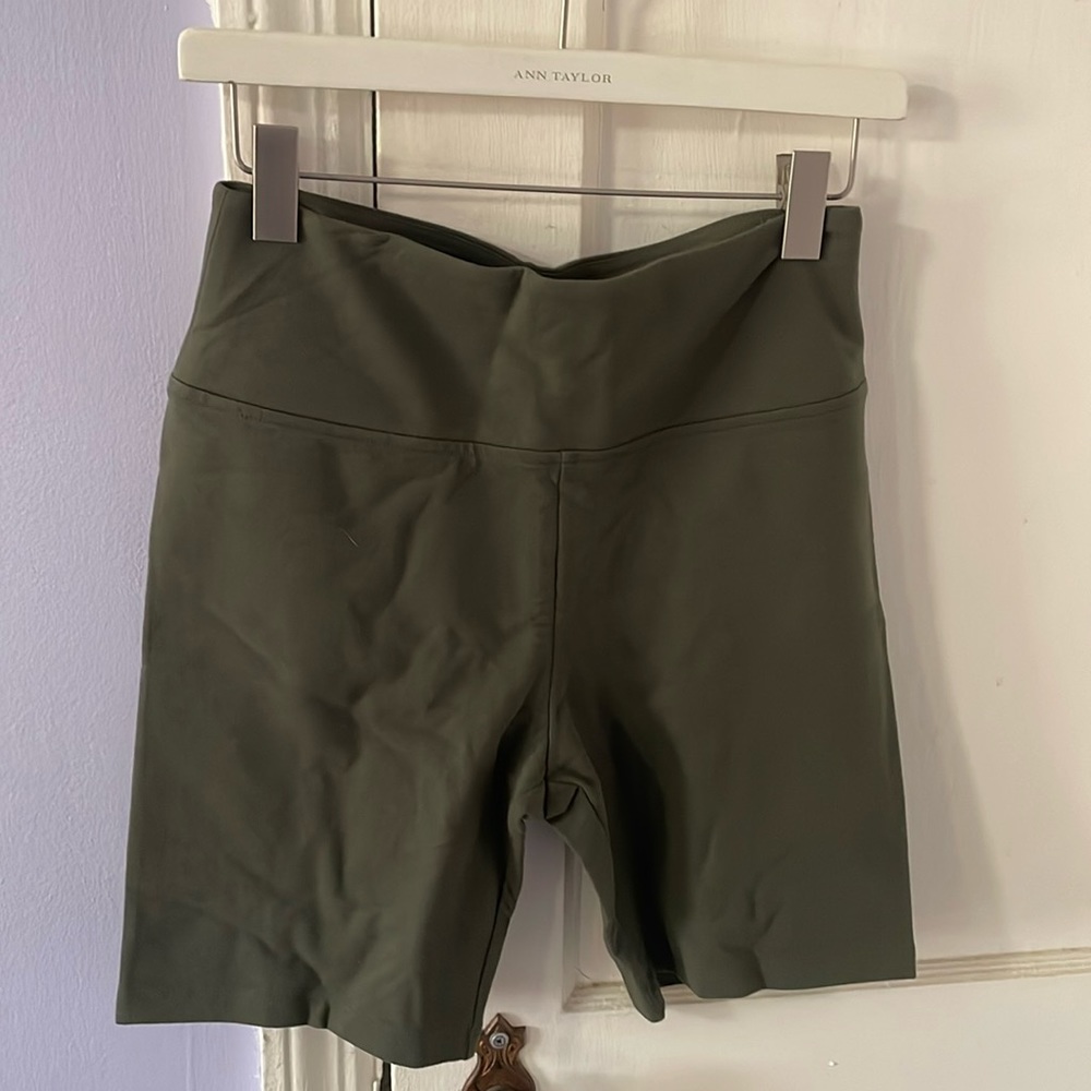 NWT Lou & Grey bike shorts